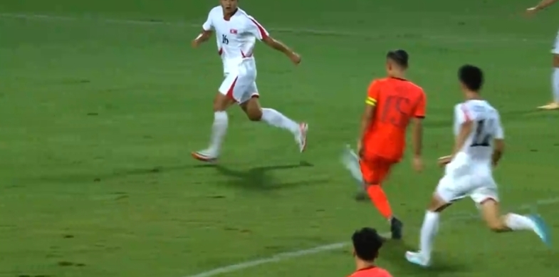 U23国足反超!37岁吴曦精彩吊射破门+捂嘴难以置信,本场传射建功 U23国足反超!37岁吴曦精彩吊射破门+捂嘴难以置信,本场传射建功
