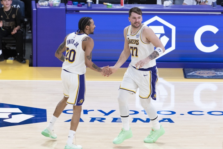 即将签皇马!小尼克·史密斯:东契奇说打NBA比欧洲联赛简单得多 即将签皇马!小尼克·史密斯:东契奇说打NBA比欧洲联赛简单得多