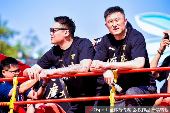 朱芳雨:当时杜锋担任中国男篮蓝队主帅 广东老板曾想让我接教鞭 朱芳雨:当时杜锋担任中国男篮蓝队主帅 广东老板曾想让我接教鞭