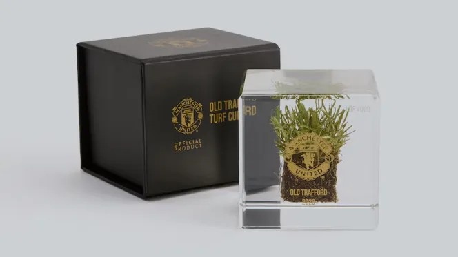 独一无二的藏品!英媒:曼联出售老特拉福德草皮碎块,售价125镑 独一无二的藏品!英媒:曼联出售老特拉福德草皮碎块,售价125镑