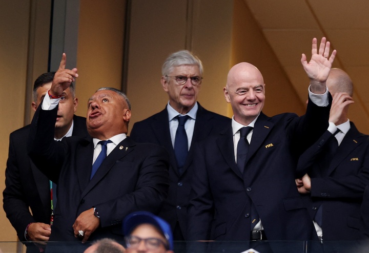权力的游戏!路透社:FIFA博弈刚开始,因凡蒂诺会留任各方将妥协 权力的游戏!路透社:FIFA博弈刚开始,因凡蒂诺会留任各方将妥协